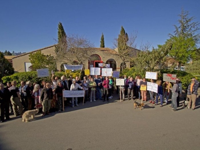 2017-03-31-mercredi-soir-les-membres-du-collectif-citoyen-pour-les