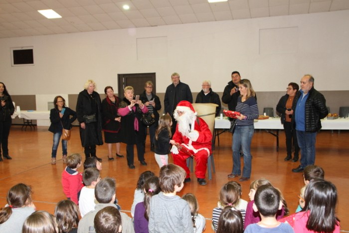 Noël Ecoles 2016, Distribution des cadeaux