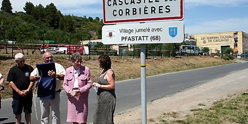 ceremonie-de-la-pose-du-panneau-cote-route-de-villeneuve
