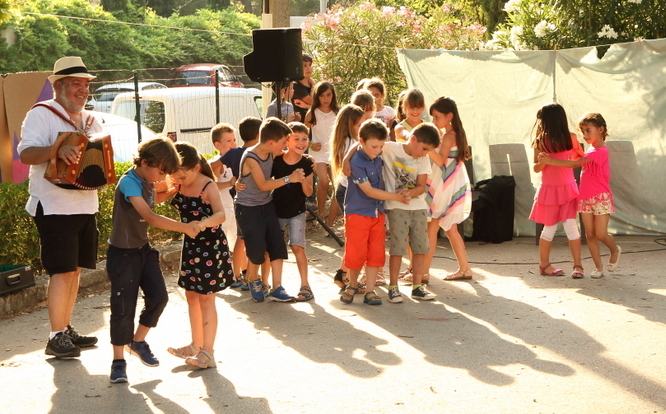 Et maintenant danse folklorique, tous les genres sont abordés.