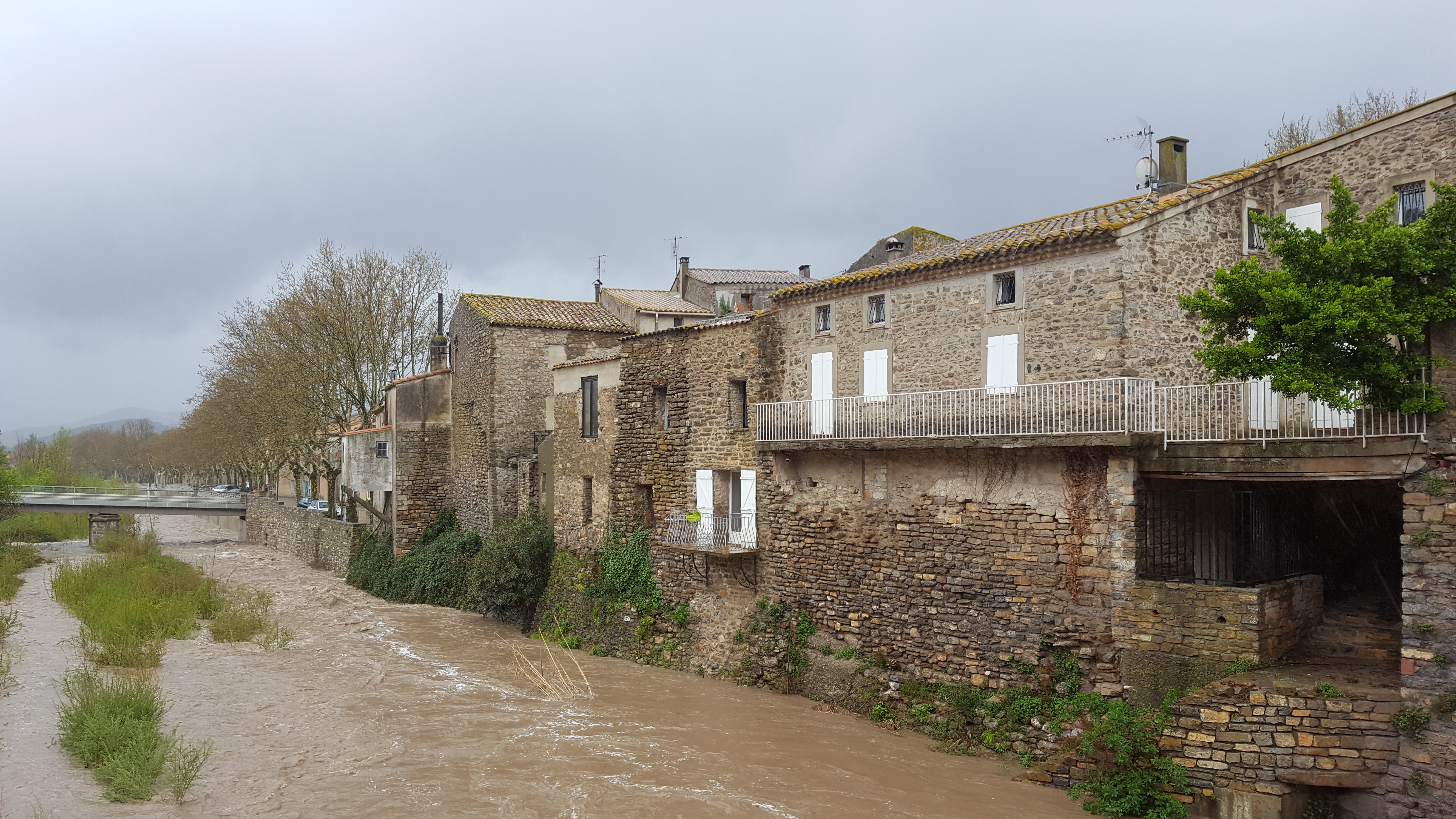 Mercredi 11 Avril, sous les maisons