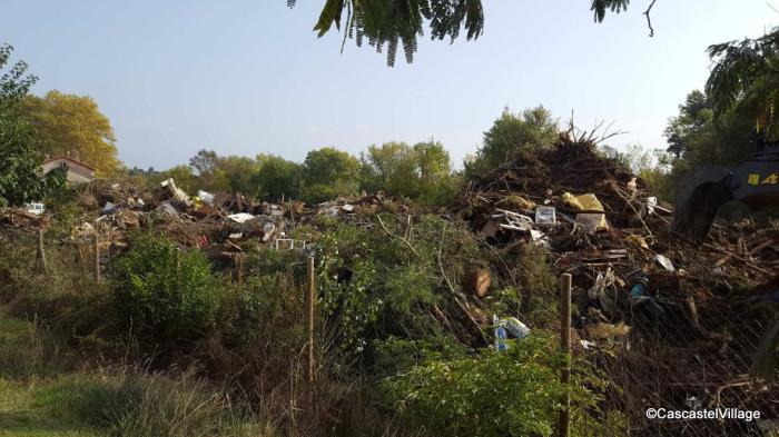 Solidarité Couffoulens, une montagne de déchets.