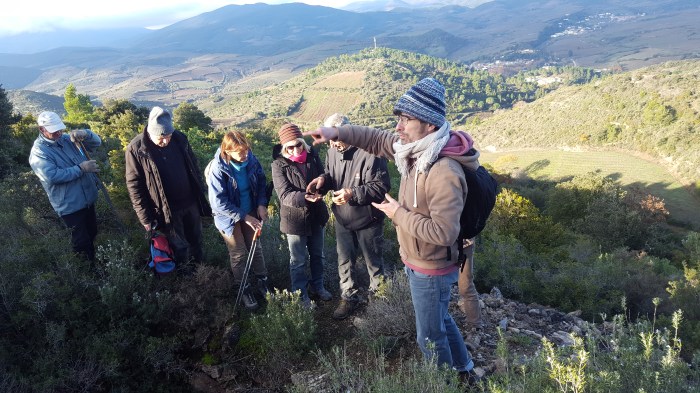autour des restes du four