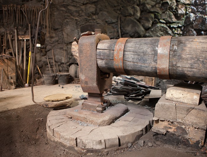 forge-a-martinet-unique-en-france-forge-de-pyrene-1